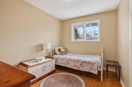 122 De Graff Bay, Winnipeg, MB - Indoor Photo Showing Bedroom
