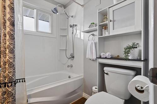 122 De Graff Bay, Winnipeg, MB - Indoor Photo Showing Bathroom