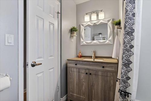 122 De Graff Bay, Winnipeg, MB - Indoor Photo Showing Bathroom