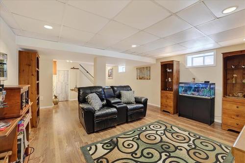 122 De Graff Bay, Winnipeg, MB - Indoor Photo Showing Basement