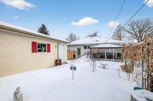 122 De Graff Bay, Winnipeg, MB - Outdoor