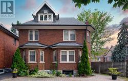 237 GLENGROVE AVENUE W  Toronto, ON M4R 1P4