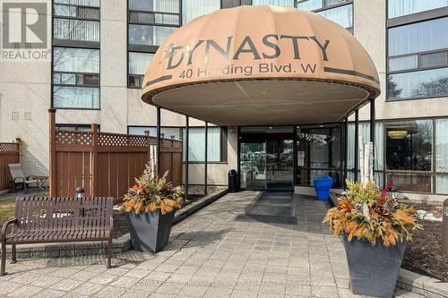 1001 - 40 HARDING BOULEVARD W  Richmond Hill, ON L4C 9S5