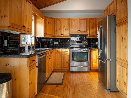 220D Phantom Drive, Kenora, ON - Indoor Photo Showing Kitchen