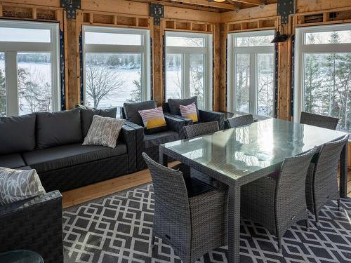 220D Phantom Drive, Kenora, ON - Indoor Photo Showing Living Room