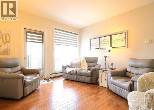 306 339 Morrison Drive, Yorkton, SK - Indoor Photo Showing Living Room
