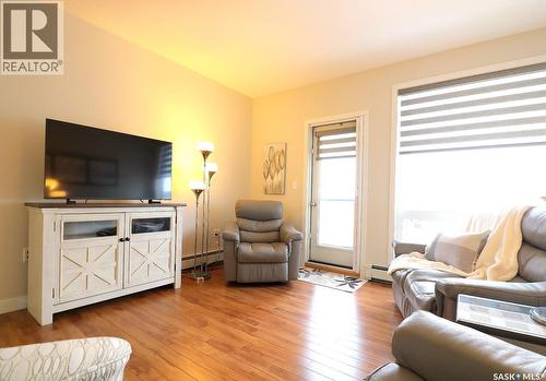 306 339 Morrison Drive, Yorkton, SK - Indoor Photo Showing Living Room