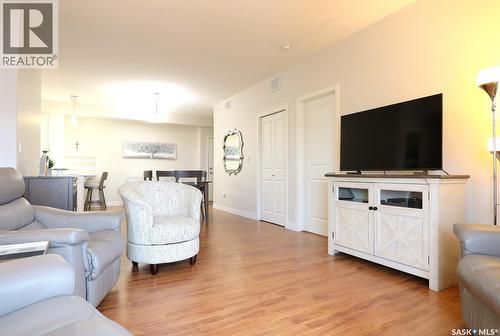 306 339 Morrison Drive, Yorkton, SK - Indoor Photo Showing Living Room