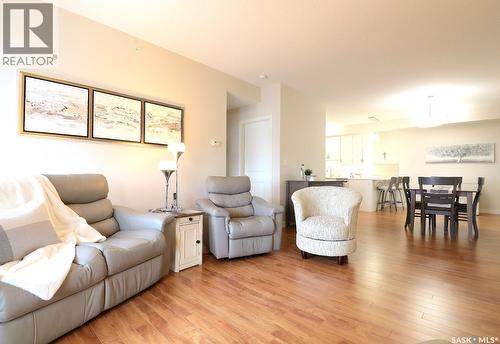 306 339 Morrison Drive, Yorkton, SK - Indoor Photo Showing Living Room