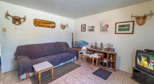 Salon - 860 Ch. Bethany, Lachute, QC 