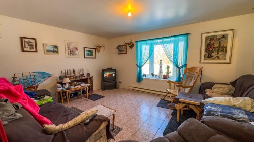 Salon - 860 Ch. Bethany, Lachute, QC 