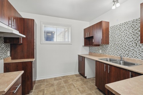 Kitchen - 2-174 Rue Galipeau, Thurso, QC - Indoor Photo Showing Kitchen With Double Sink