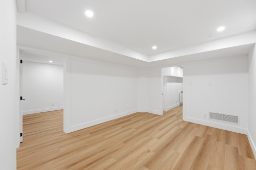 Salle familiale - 137 Av. Querbes, Montréal (Outremont), QC - Indoor Photo Showing Other Room