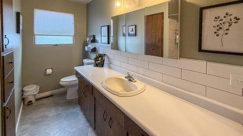 824 12Th Street, Cranbrook, BC - Indoor Photo Showing Bathroom
