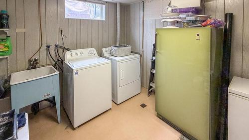 824 12Th Street, Cranbrook, BC - Indoor Photo Showing Laundry Room