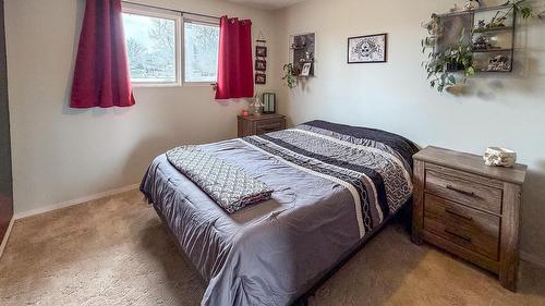 824 12Th Street, Cranbrook, BC - Indoor Photo Showing Bedroom