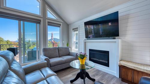 348-6833 Madrid Way, Kelowna, BC - Indoor Photo Showing Living Room With Fireplace