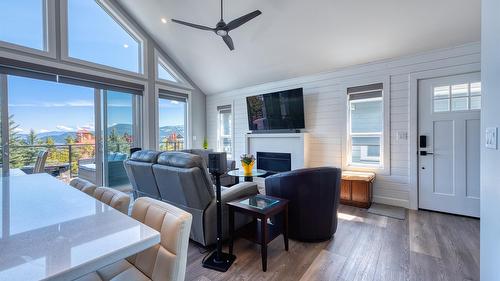 348-6833 Madrid Way, Kelowna, BC - Indoor With Fireplace
