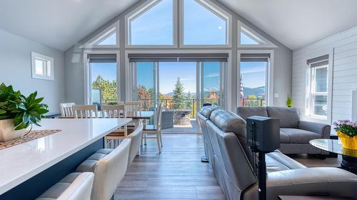 348-6833 Madrid Way, Kelowna, BC - Indoor Photo Showing Dining Room