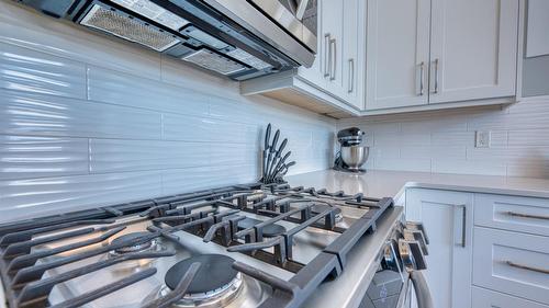 348-6833 Madrid Way, Kelowna, BC - Indoor Photo Showing Kitchen