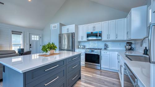 348-6833 Madrid Way, Kelowna, BC - Indoor Photo Showing Kitchen With Upgraded Kitchen