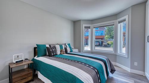 348-6833 Madrid Way, Kelowna, BC - Indoor Photo Showing Bedroom