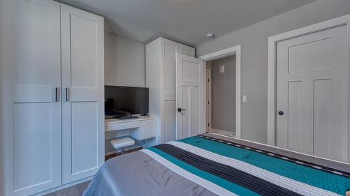 348-6833 Madrid Way, Kelowna, BC - Indoor Photo Showing Bedroom