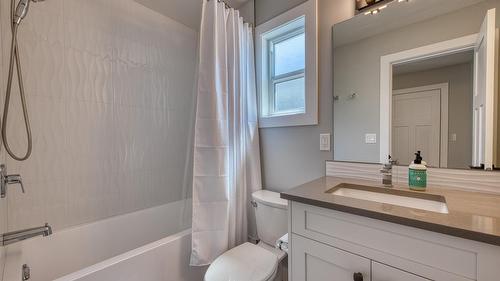 348-6833 Madrid Way, Kelowna, BC - Indoor Photo Showing Bathroom