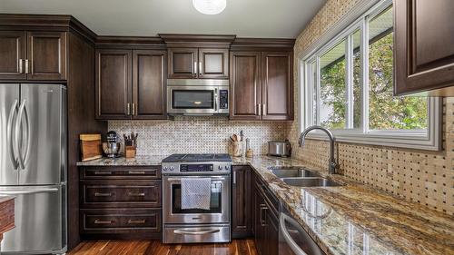 606 302Nd Street, Kimberley, BC - Indoor Photo Showing Kitchen With Double Sink With Upgraded Kitchen