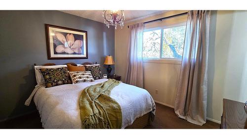 606 302Nd Street, Kimberley, BC - Indoor Photo Showing Bedroom