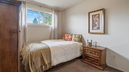 606 302Nd Street, Kimberley, BC - Indoor Photo Showing Bedroom