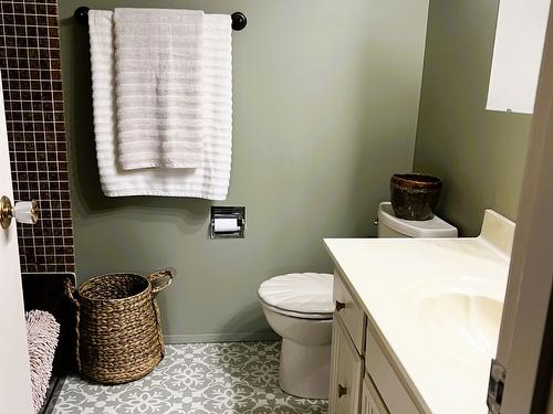 606 302Nd Street, Kimberley, BC - Indoor Photo Showing Bathroom