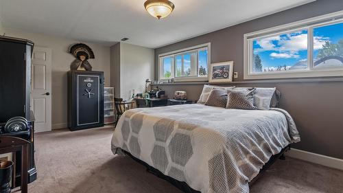 606 302Nd Street, Kimberley, BC - Indoor Photo Showing Bedroom