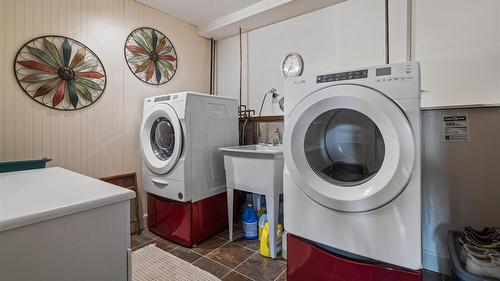 606 302Nd Street, Kimberley, BC - Indoor Photo Showing Laundry Room