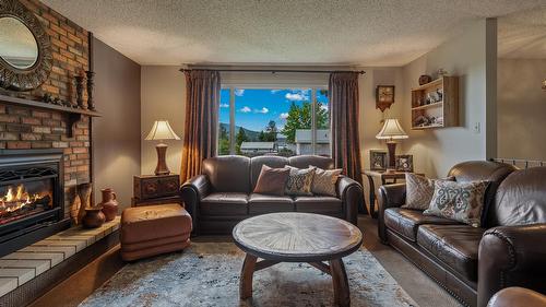 606 302Nd Street, Kimberley, BC - Indoor Photo Showing Living Room With Fireplace