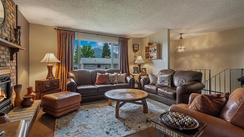 606 302Nd Street, Kimberley, BC - Indoor Photo Showing Living Room With Fireplace
