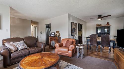 606 302Nd Street, Kimberley, BC - Indoor Photo Showing Living Room