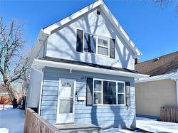 493 Redwood AVE  Winnipeg, MB R2W 1S7