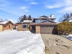 75 Bluewater CR  Winnipeg, MB R2J 2X6