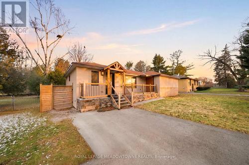 208 GLEN OAK DRIVE  Oakville, ON L6K 2J2