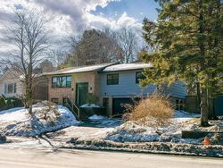 196 Lacewood Drive  Halifax Regional Municipality, NS B3M 3M2