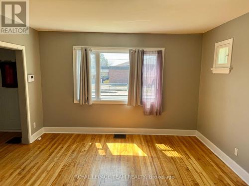 1297 Kitchener Avenue, Ottawa, ON - Indoor Photo Showing Other Room