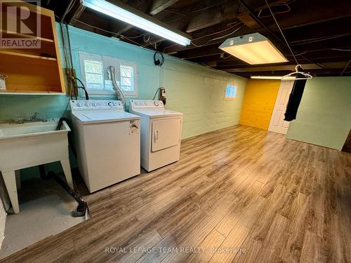 1297 Kitchener Avenue, Ottawa, ON - Indoor Photo Showing Laundry Room