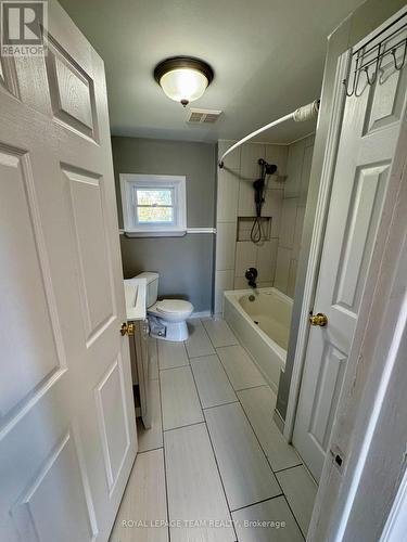 1297 Kitchener Avenue, Ottawa, ON - Indoor Photo Showing Bathroom