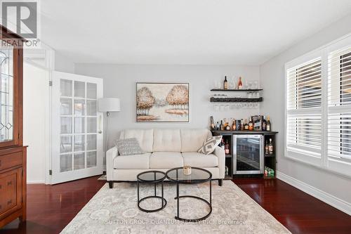 3403 Chartrand Crescent, Mississauga, ON - Indoor Photo Showing Living Room