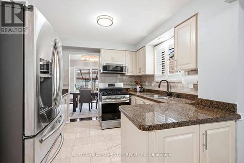 3403 Chartrand Crescent, Mississauga, ON - Indoor Photo Showing Kitchen With Double Sink