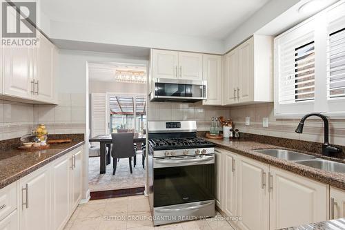 3403 Chartrand Crescent, Mississauga, ON - Indoor Photo Showing Kitchen With Double Sink
