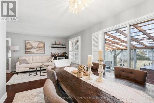 3403 Chartrand Crescent, Mississauga, ON - Indoor Photo Showing Living Room