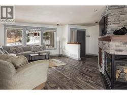 Open living area - 