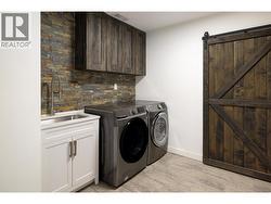 Large Laundry - 